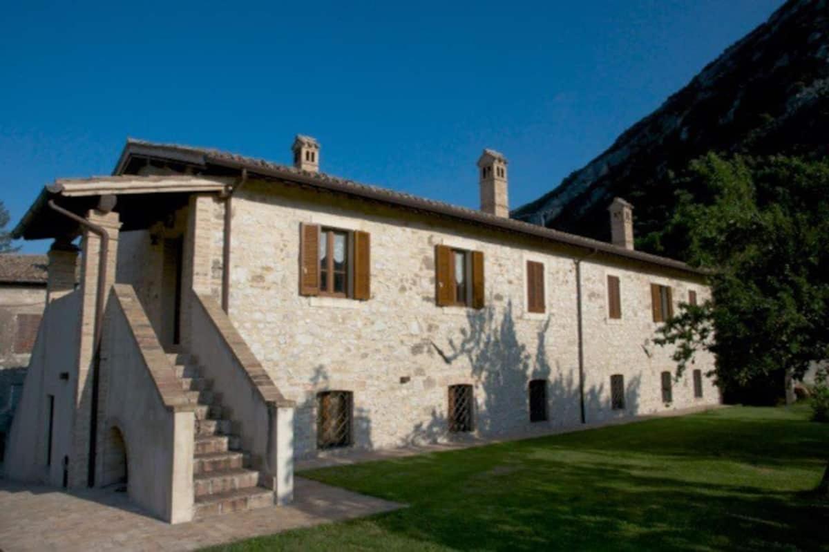 Pale Casa Ridente Nella Valle Del Menotre Con Giardino מראה חיצוני תמונה