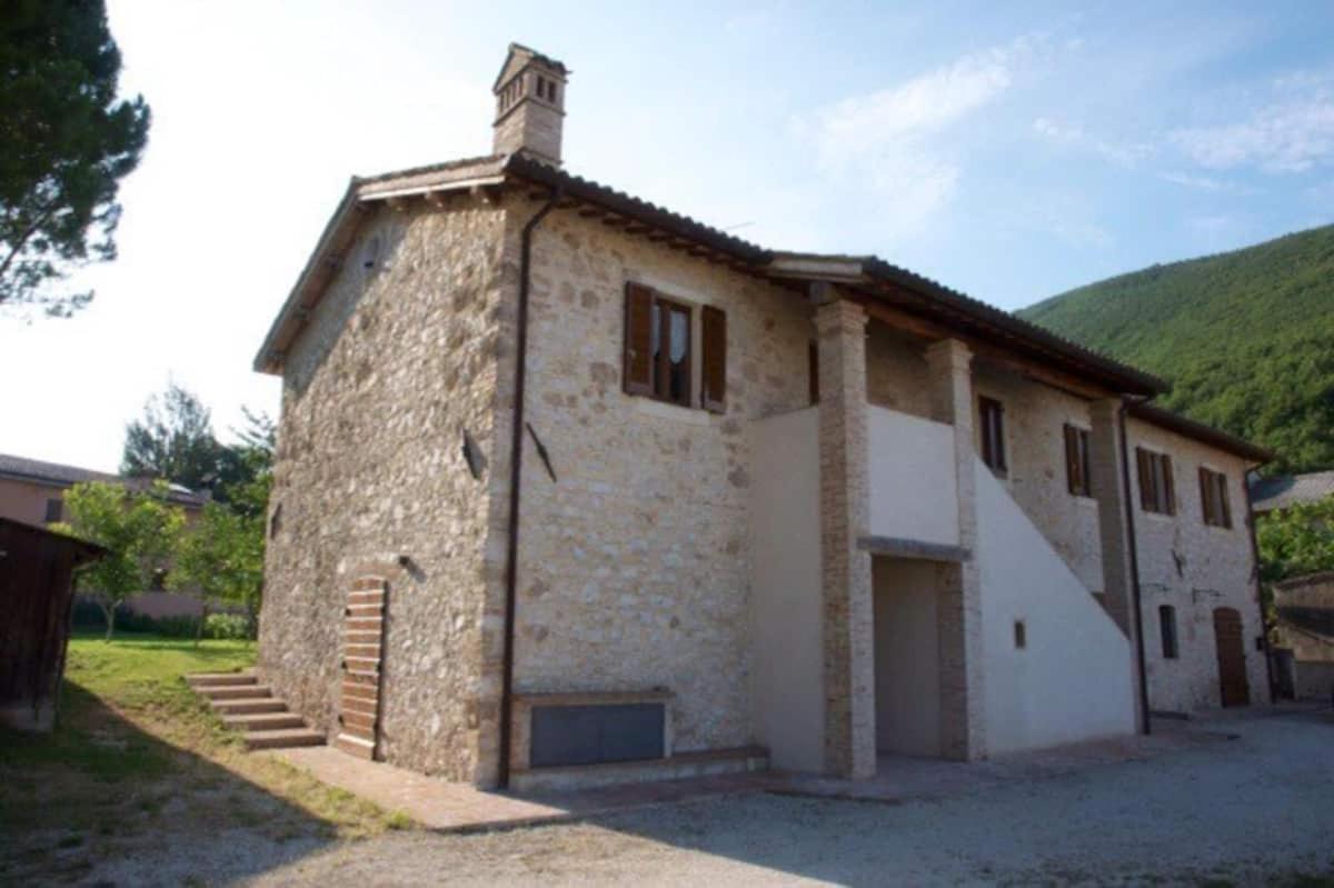 Pale Casa Ridente Nella Valle Del Menotre Con Giardino מראה חיצוני תמונה
